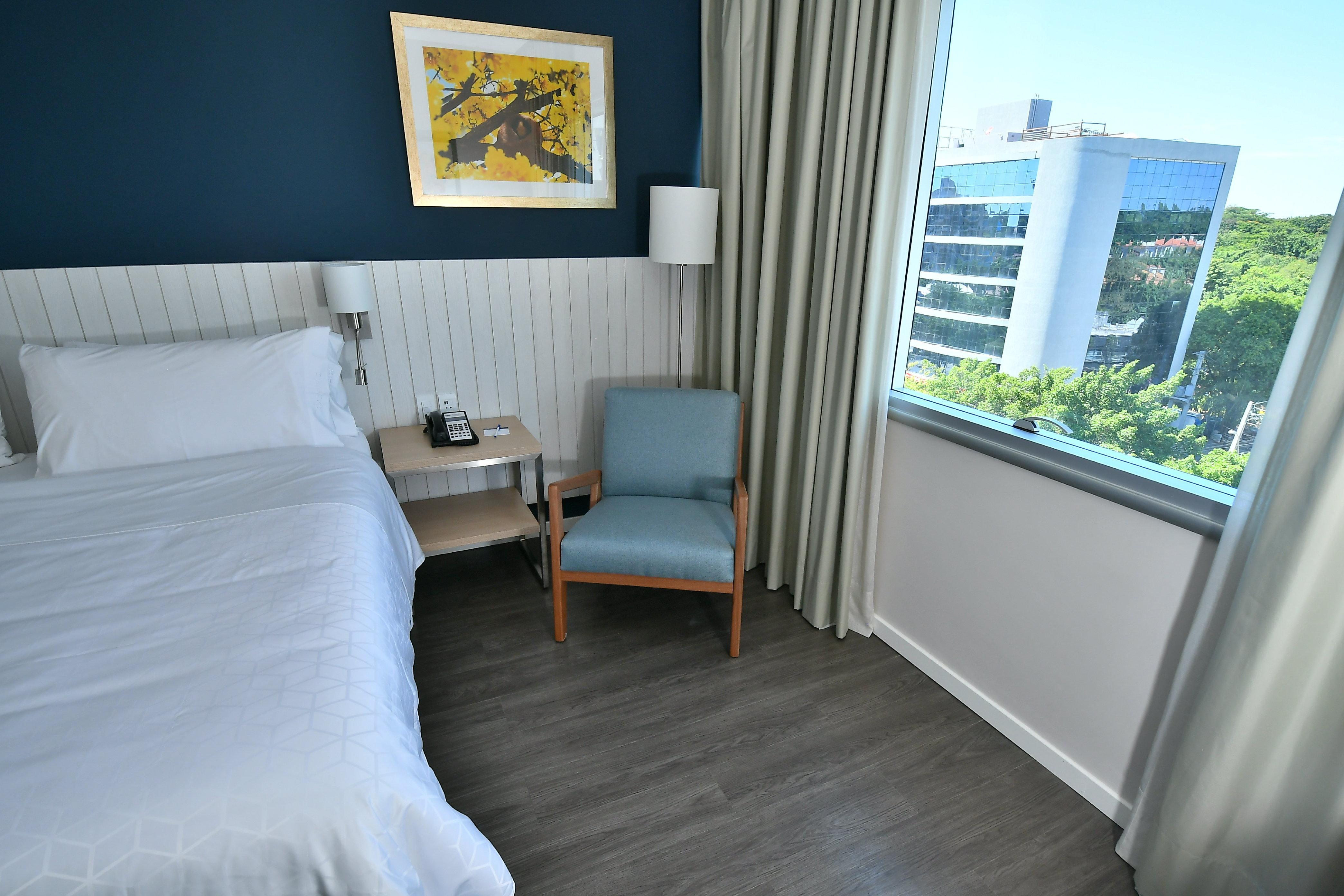 Holiday Inn Express Asuncion Aviadores By Ihg Экстерьер фото