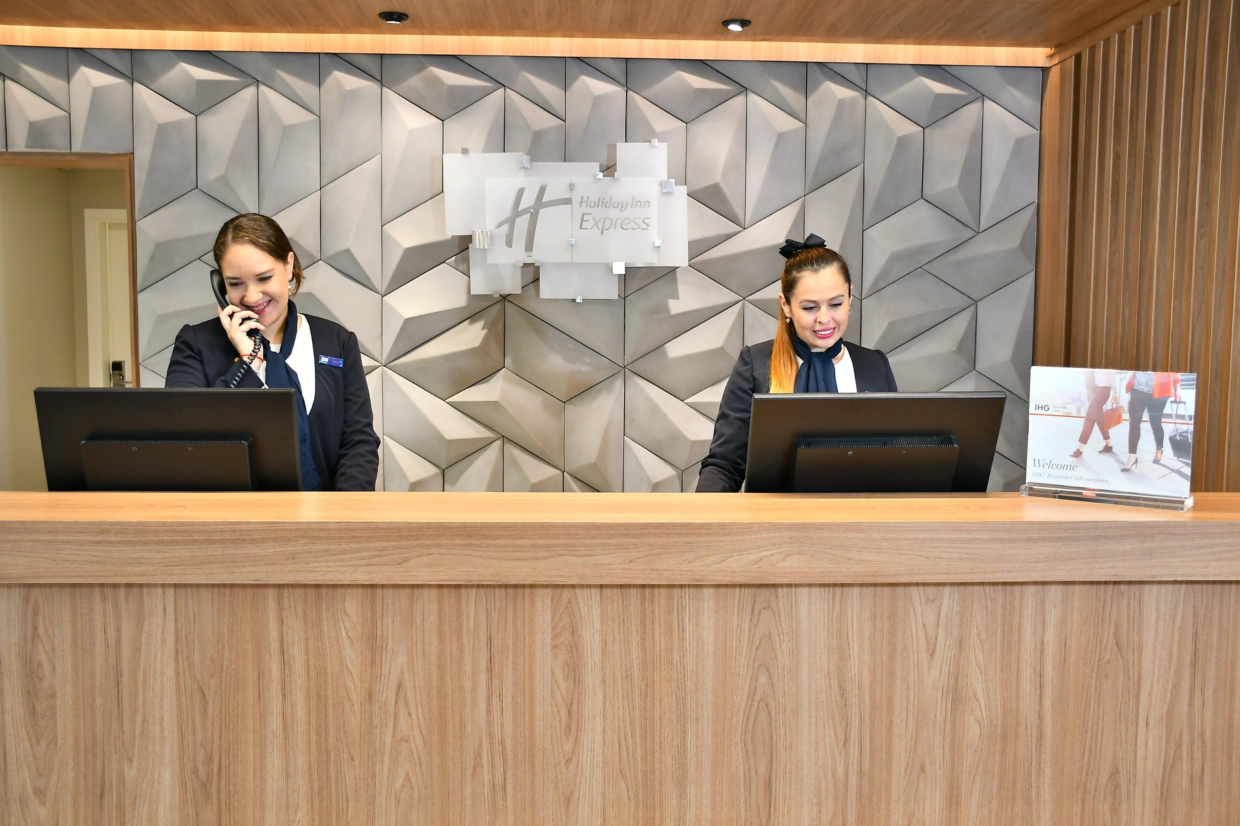 Holiday Inn Express Asuncion Aviadores By Ihg Экстерьер фото