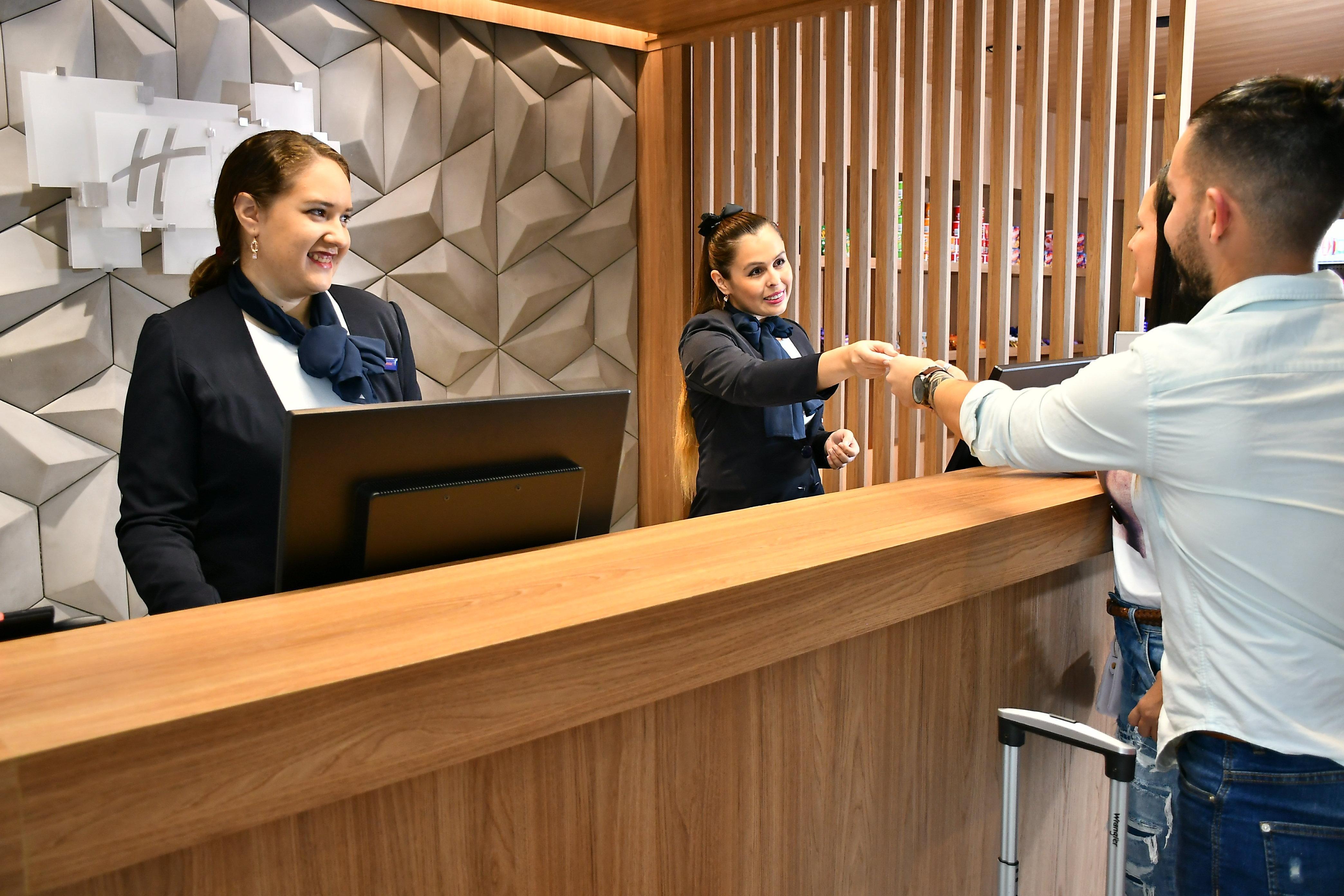 Holiday Inn Express Asuncion Aviadores By Ihg Экстерьер фото