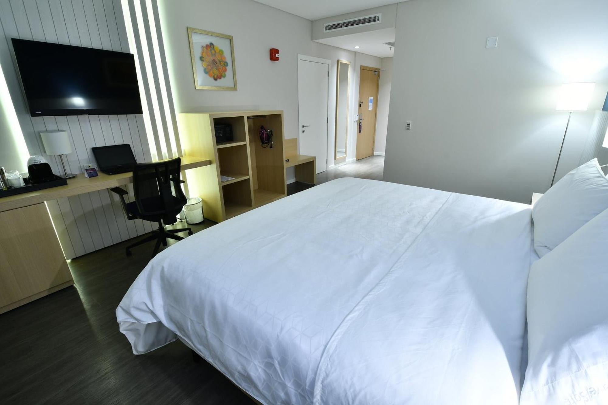 Holiday Inn Express Asuncion Aviadores By Ihg Экстерьер фото